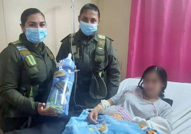 Gendarmes del Escuadrón 47 "Ituzaingó" asistieron a un parto de emergencia cerca de Ituzaingó,